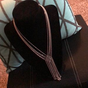 LUXURY AND ELEGANT SILVER NECKLACE